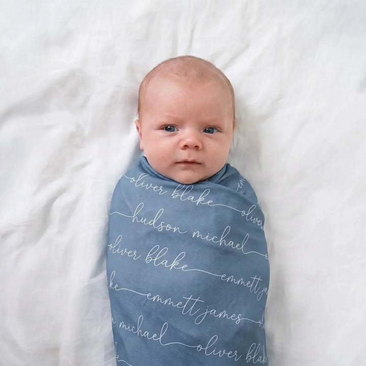 Personalisierte Babydecke aus Bambusmusselin mit Namen in verwaschenen Tönen Block & Schreibschrift