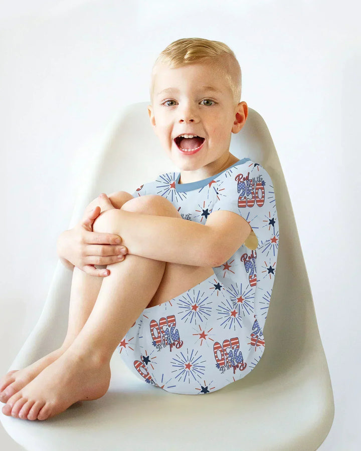 Template Zweiteiliges Pyjama-Set mit kurzen Ärmeln und Shorts