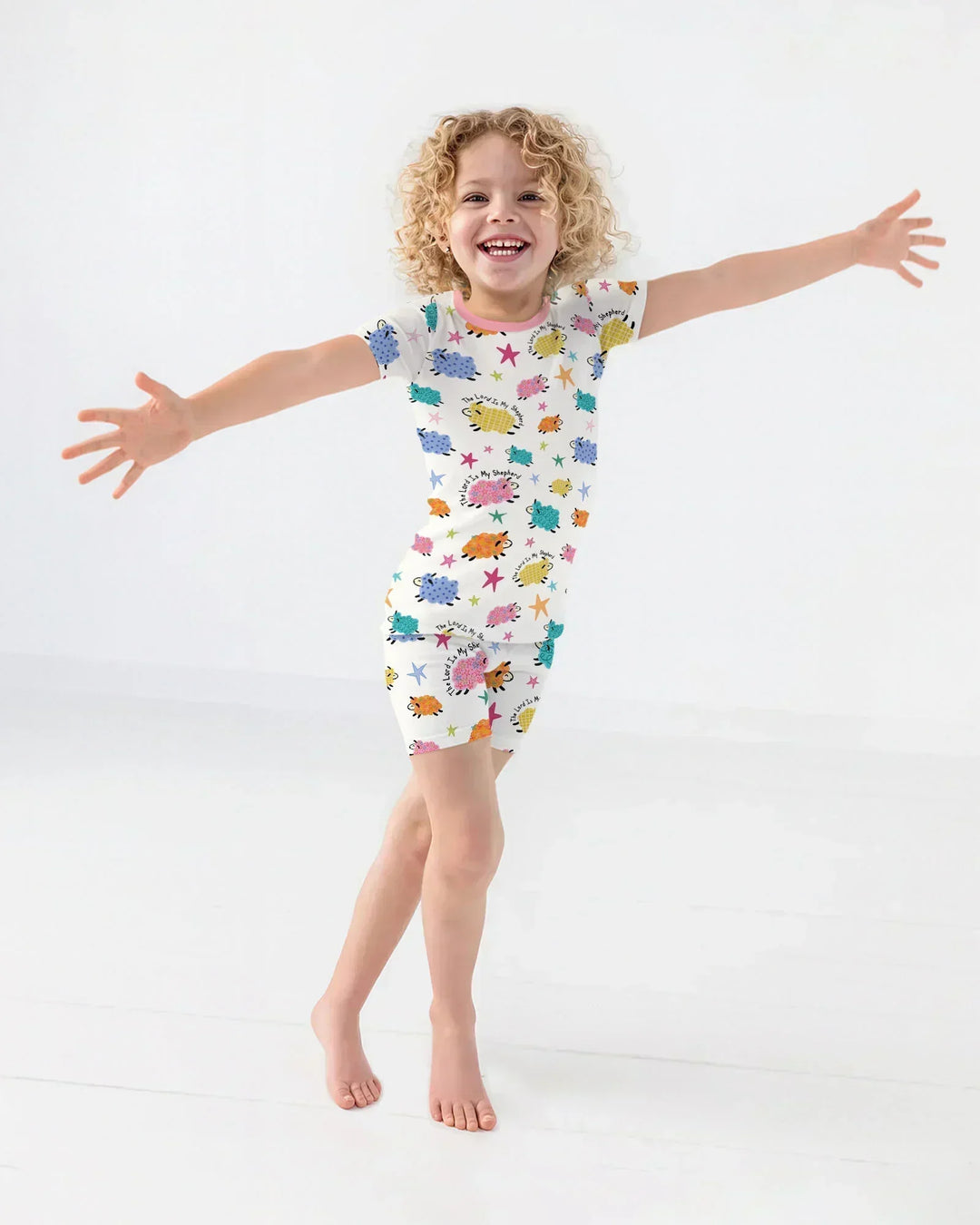 Template Zweiteiliges Pyjama-Set mit kurzen Ärmeln und Shorts