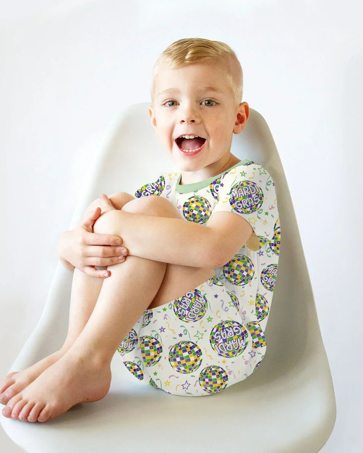 Template Zweiteiliges Pyjama-Set mit kurzen Ärmeln und Shorts