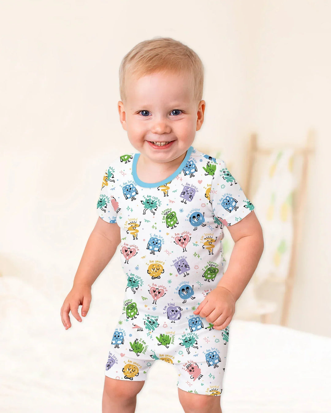 Template Zweiteiliges Pyjama-Set mit kurzen Ärmeln und Shorts