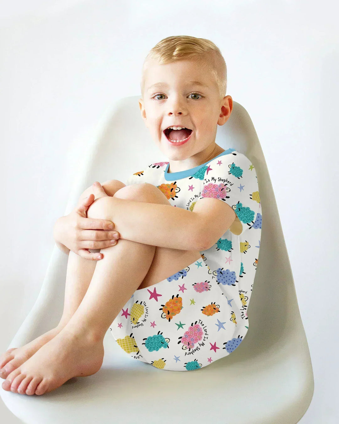 Template Zweiteiliges Pyjama-Set mit kurzen Ärmeln und Shorts