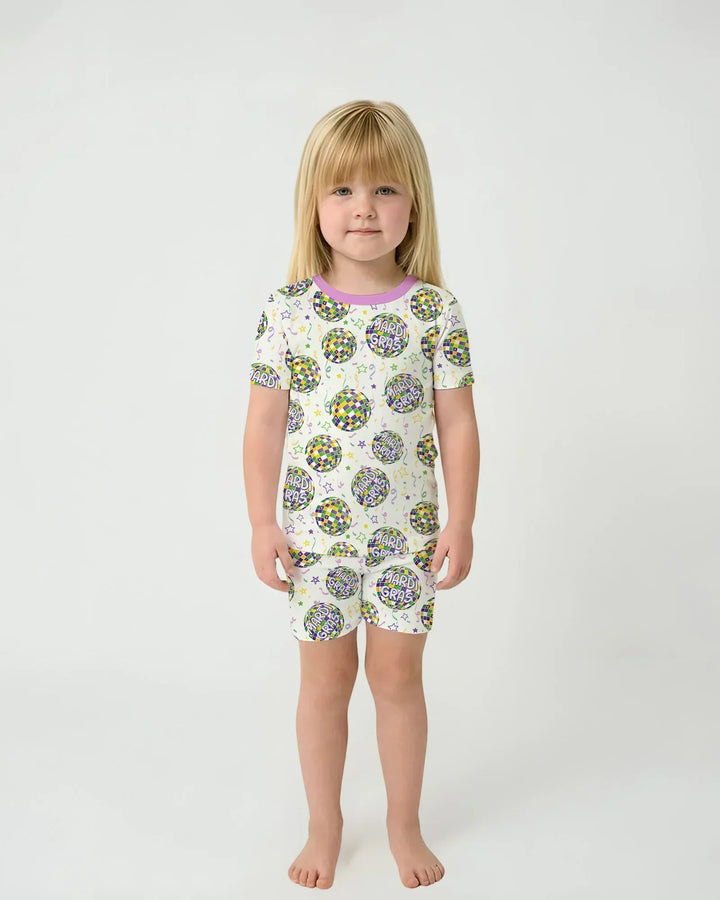 Template Zweiteiliges Pyjama-Set mit kurzen Ärmeln und Shorts