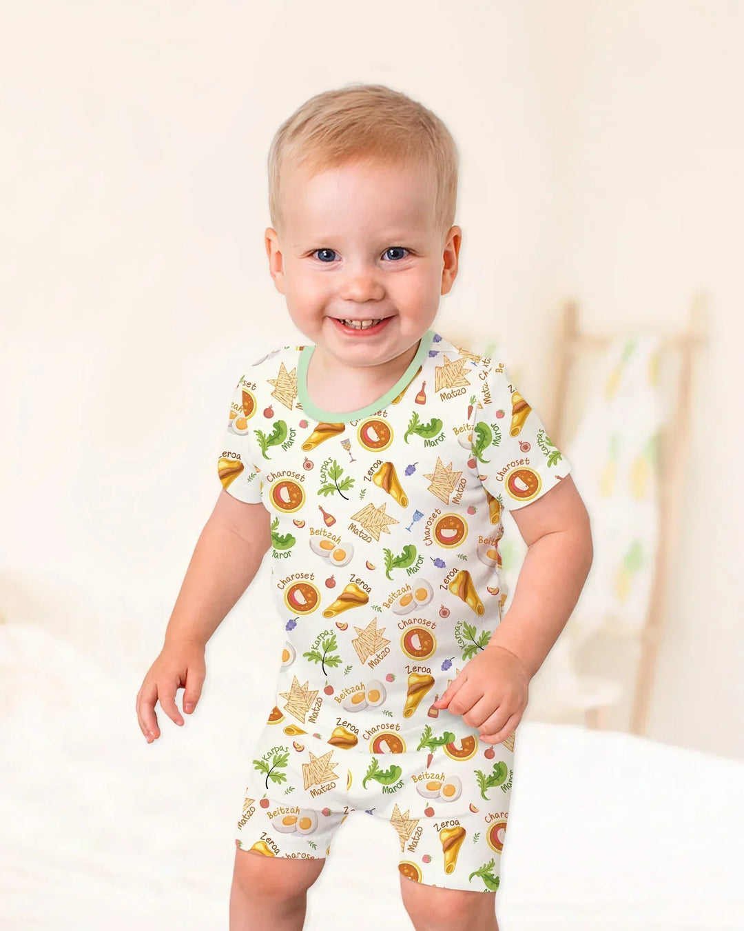 Template Zweiteiliges Pyjama-Set mit kurzen Ärmeln und Shorts