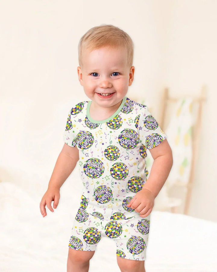 Template Zweiteiliges Pyjama-Set mit kurzen Ärmeln und Shorts