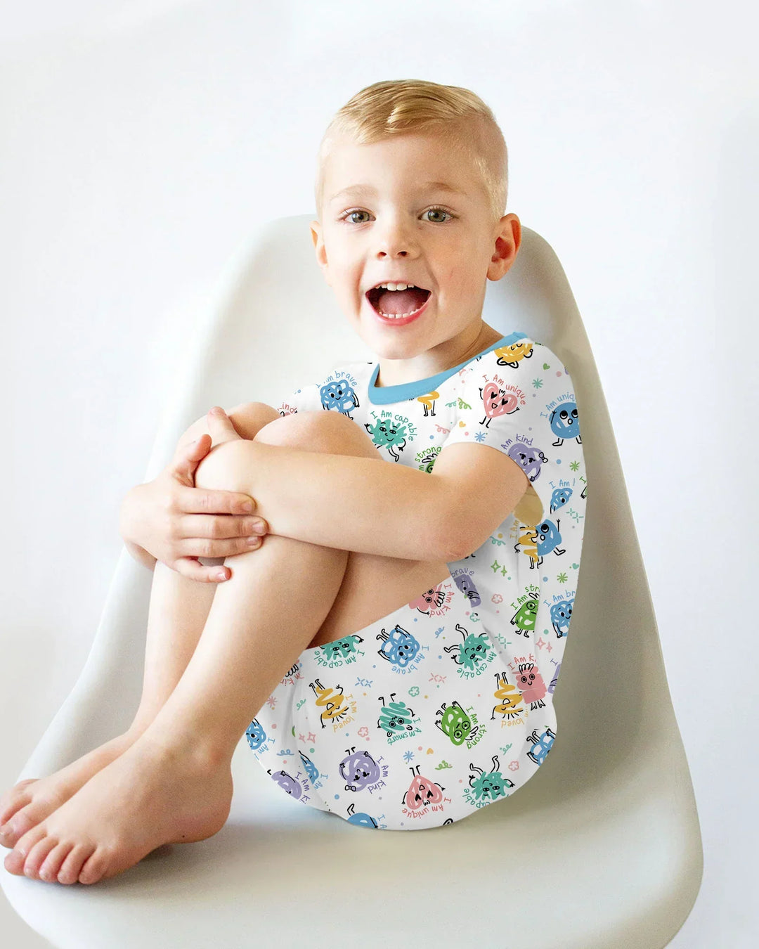 Template Zweiteiliges Pyjama-Set mit kurzen Ärmeln und Shorts