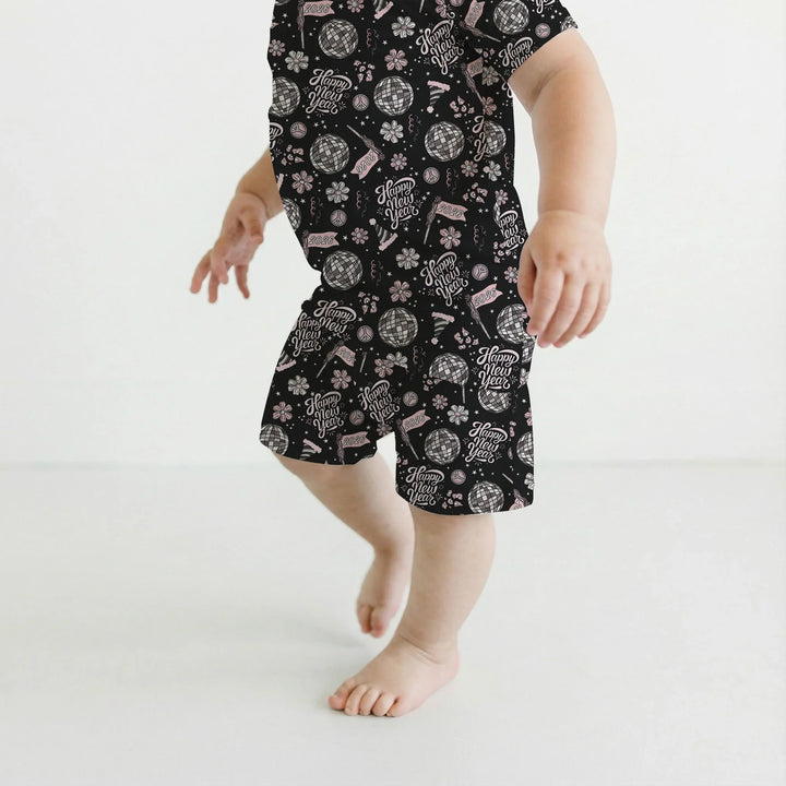 Template Zweiteiliges Pyjama-Set mit kurzen Ärmeln und Shorts