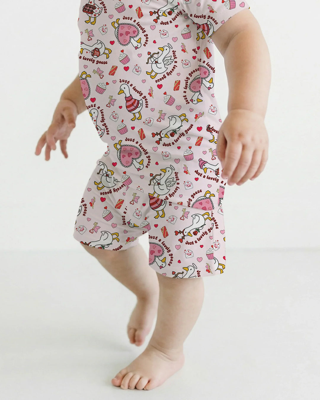 Template Zweiteiliges Pyjama-Set mit kurzen Ärmeln und Shorts