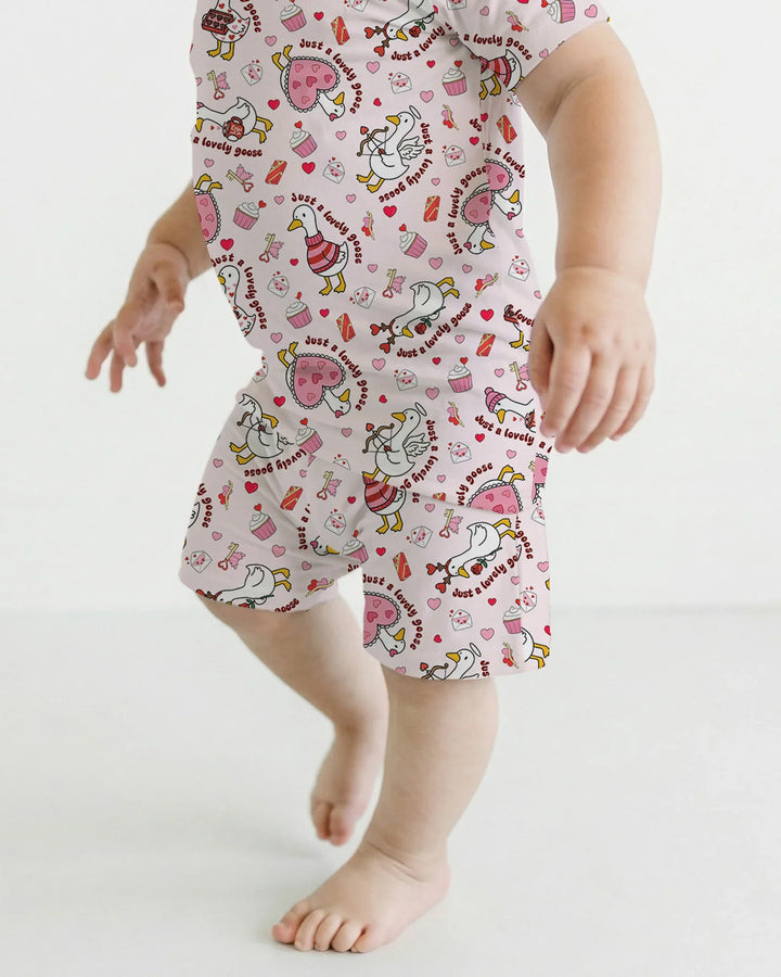 Template Zweiteiliges Pyjama-Set mit kurzen Ärmeln und Shorts