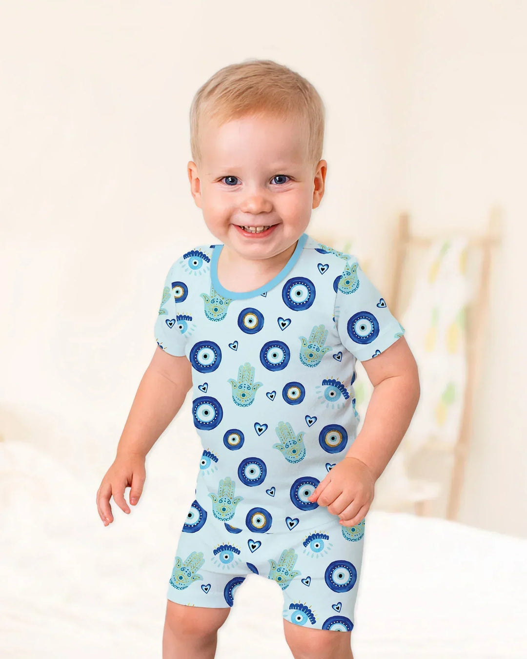 Template Zweiteiliges Pyjama-Set mit kurzen Ärmeln und Shorts
