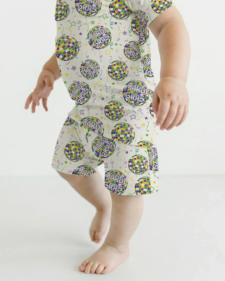Template Zweiteiliges Pyjama-Set mit kurzen Ärmeln und Shorts