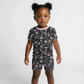 Template Zweiteiliges Pyjama-Set mit kurzen Ärmeln und Shorts