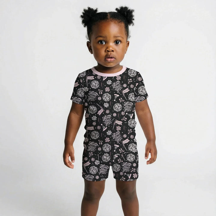 Template Zweiteiliges Pyjama-Set mit kurzen Ärmeln und Shorts