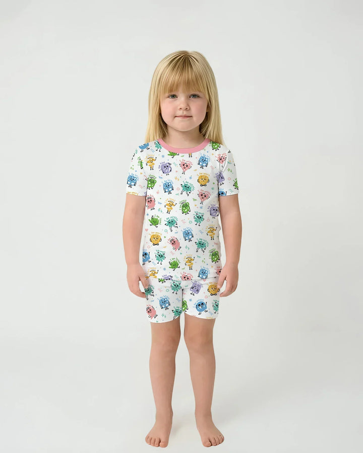 Template Zweiteiliges Pyjama-Set mit kurzen Ärmeln und Shorts