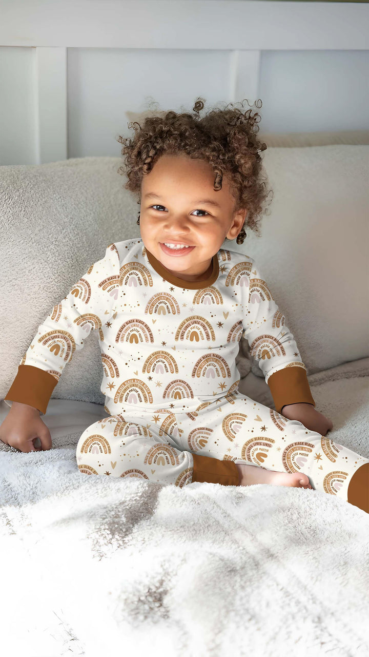 Zweiteiliges Langarm-Pyjama-Set mit Sommerfrüchten