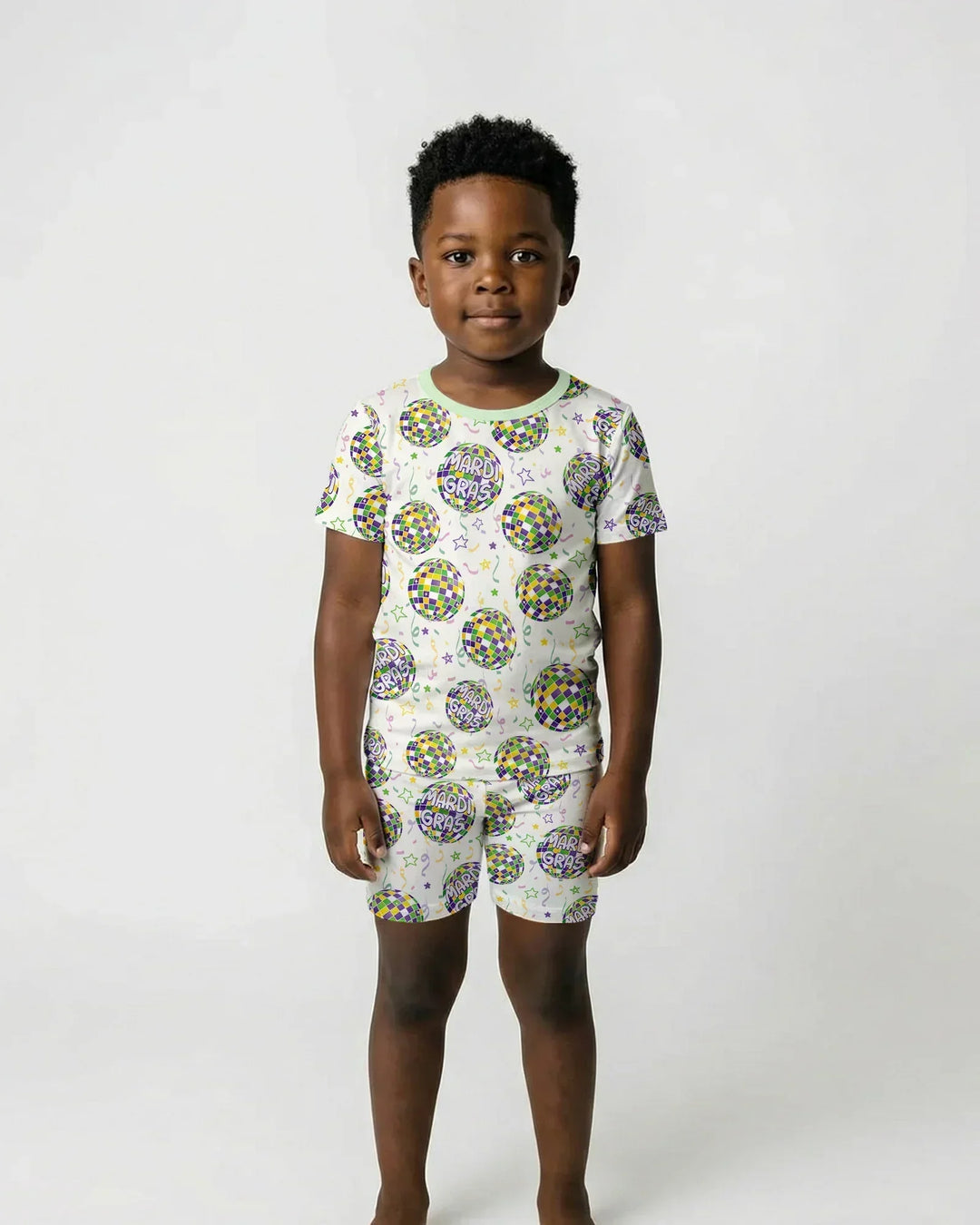 Template Zweiteiliges Pyjama-Set mit kurzen Ärmeln und Shorts