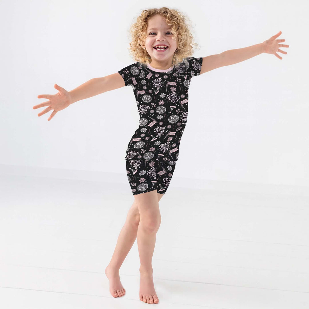 Template Zweiteiliges Pyjama-Set mit kurzen Ärmeln und Shorts