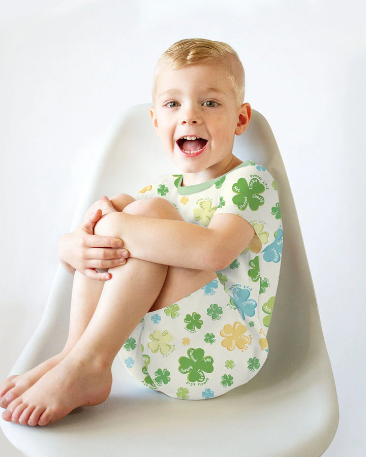 Template Zweiteiliges Pyjama-Set mit kurzen Ärmeln und Shorts