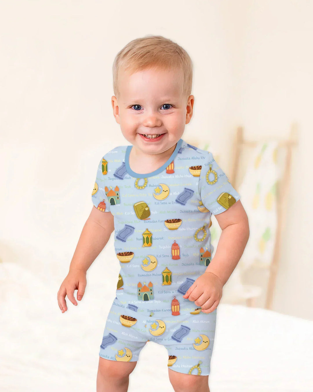 Template Zweiteiliges Pyjama-Set mit kurzen Ärmeln und Shorts