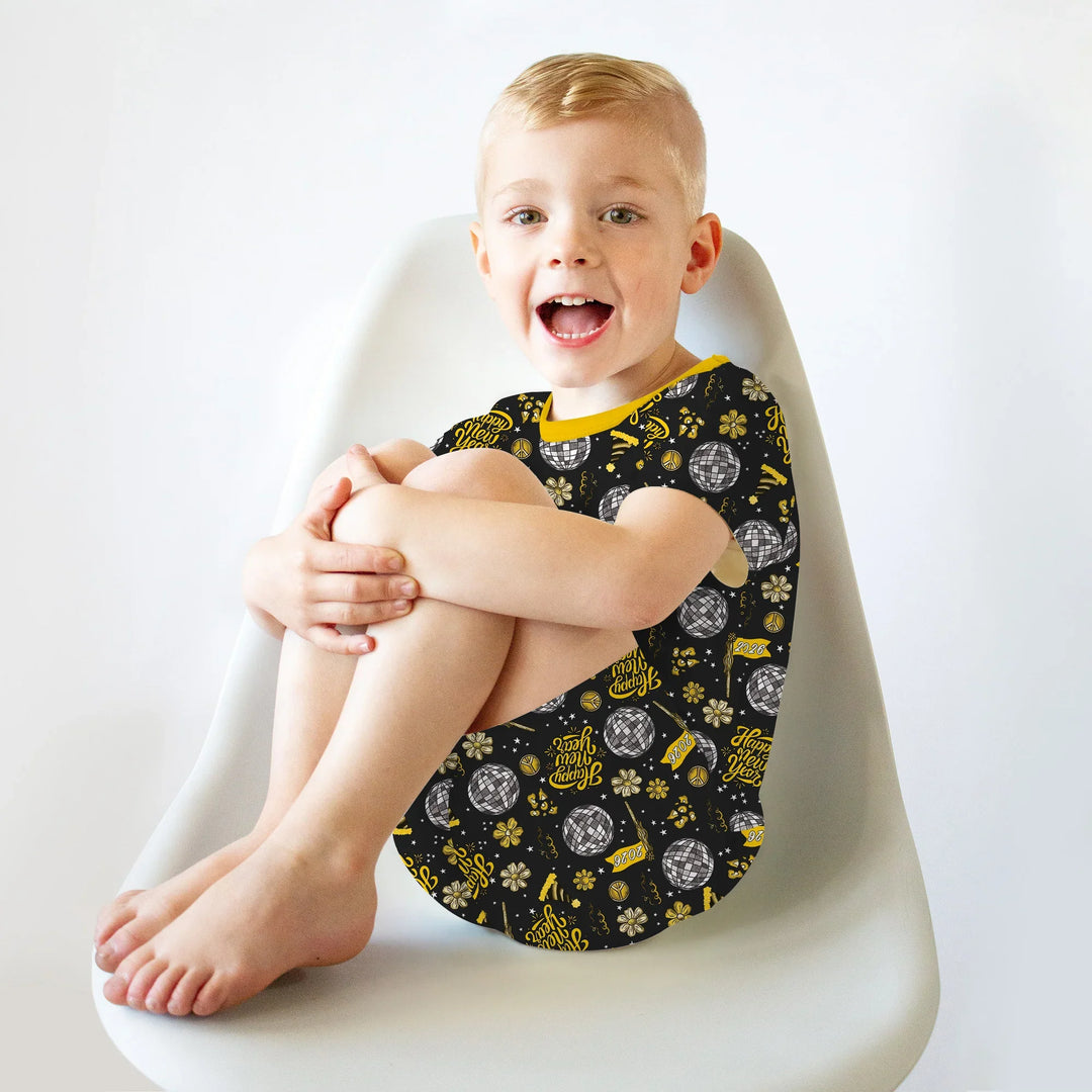 Template Zweiteiliges Pyjama-Set mit kurzen Ärmeln und Shorts
