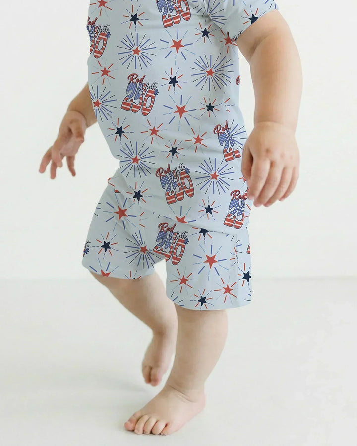 Template Zweiteiliges Pyjama-Set mit kurzen Ärmeln und Shorts