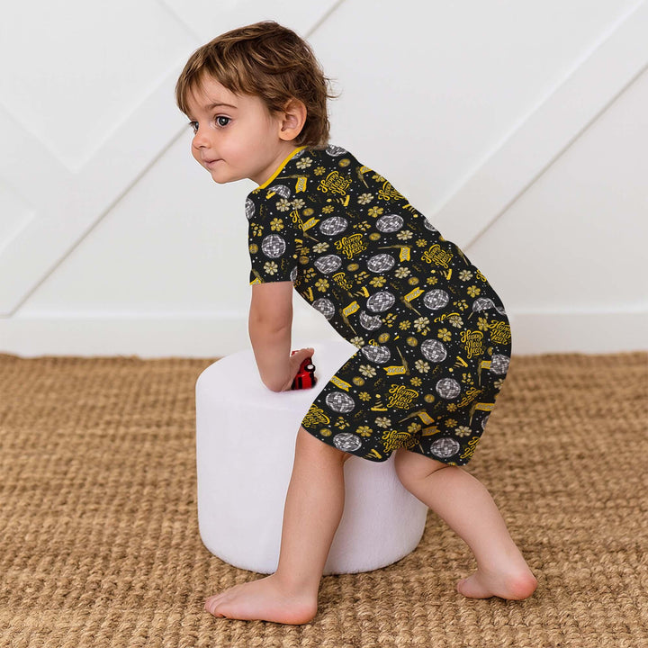 Template Zweiteiliges Pyjama-Set mit kurzen Ärmeln und Shorts
