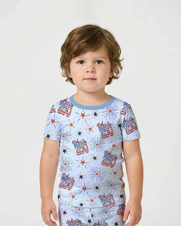 Template Zweiteiliges Pyjama-Set mit kurzen Ärmeln und Shorts