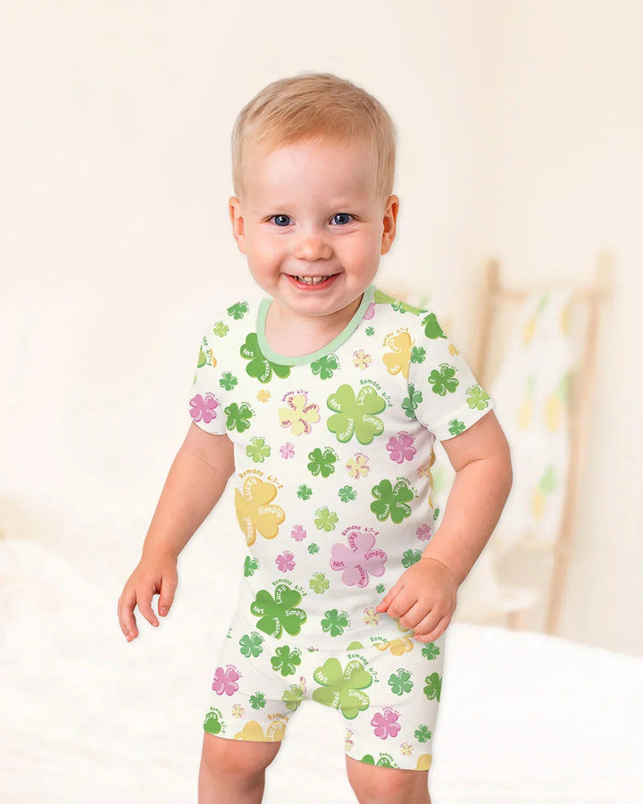Template Zweiteiliges Pyjama-Set mit kurzen Ärmeln und Shorts