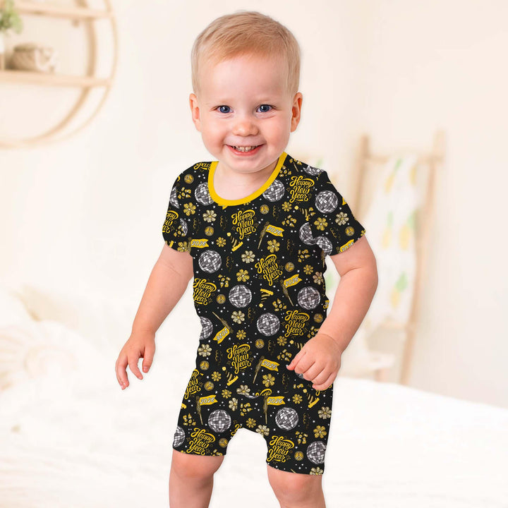 Template Zweiteiliges Pyjama-Set mit kurzen Ärmeln und Shorts
