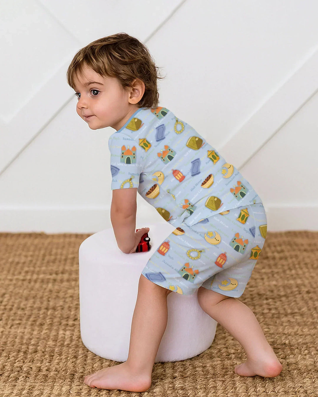 Template Zweiteiliges Pyjama-Set mit kurzen Ärmeln und Shorts