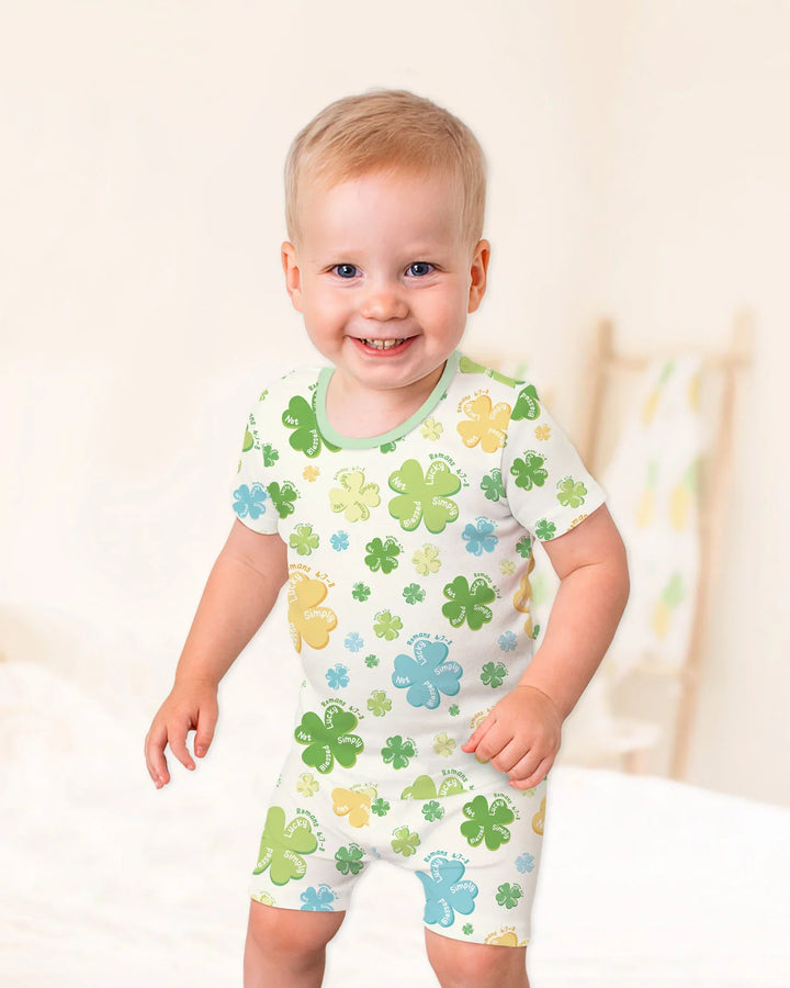 Template Zweiteiliges Pyjama-Set mit kurzen Ärmeln und Shorts