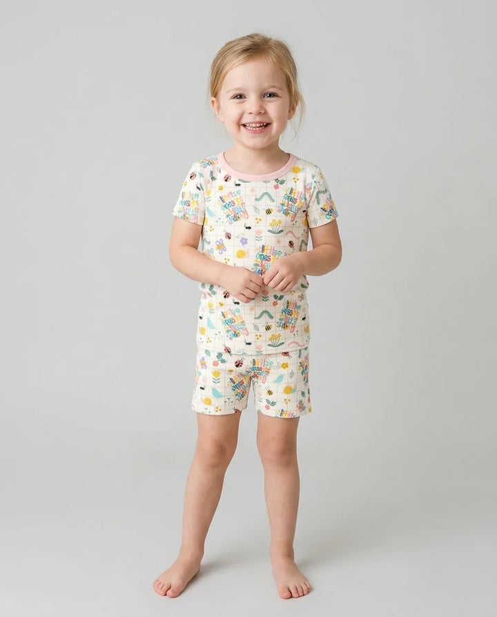 Template Zweiteiliges Pyjama-Set mit kurzen Ärmeln und Shorts