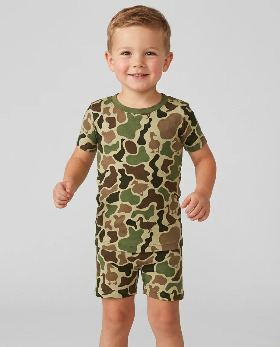 Template Zweiteiliges Pyjama-Set mit kurzen Ärmeln und Shorts