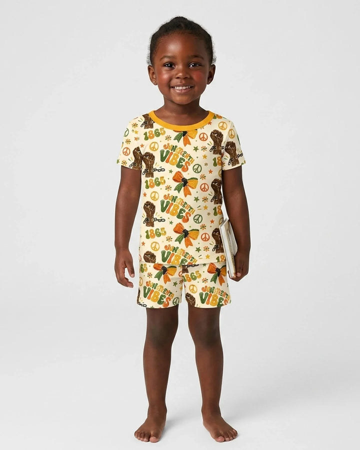 Template Zweiteiliges Pyjama-Set mit kurzen Ärmeln und Shorts
