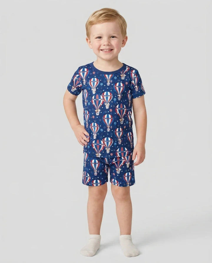 Template Zweiteiliges Pyjama-Set mit kurzen Ärmeln und Shorts