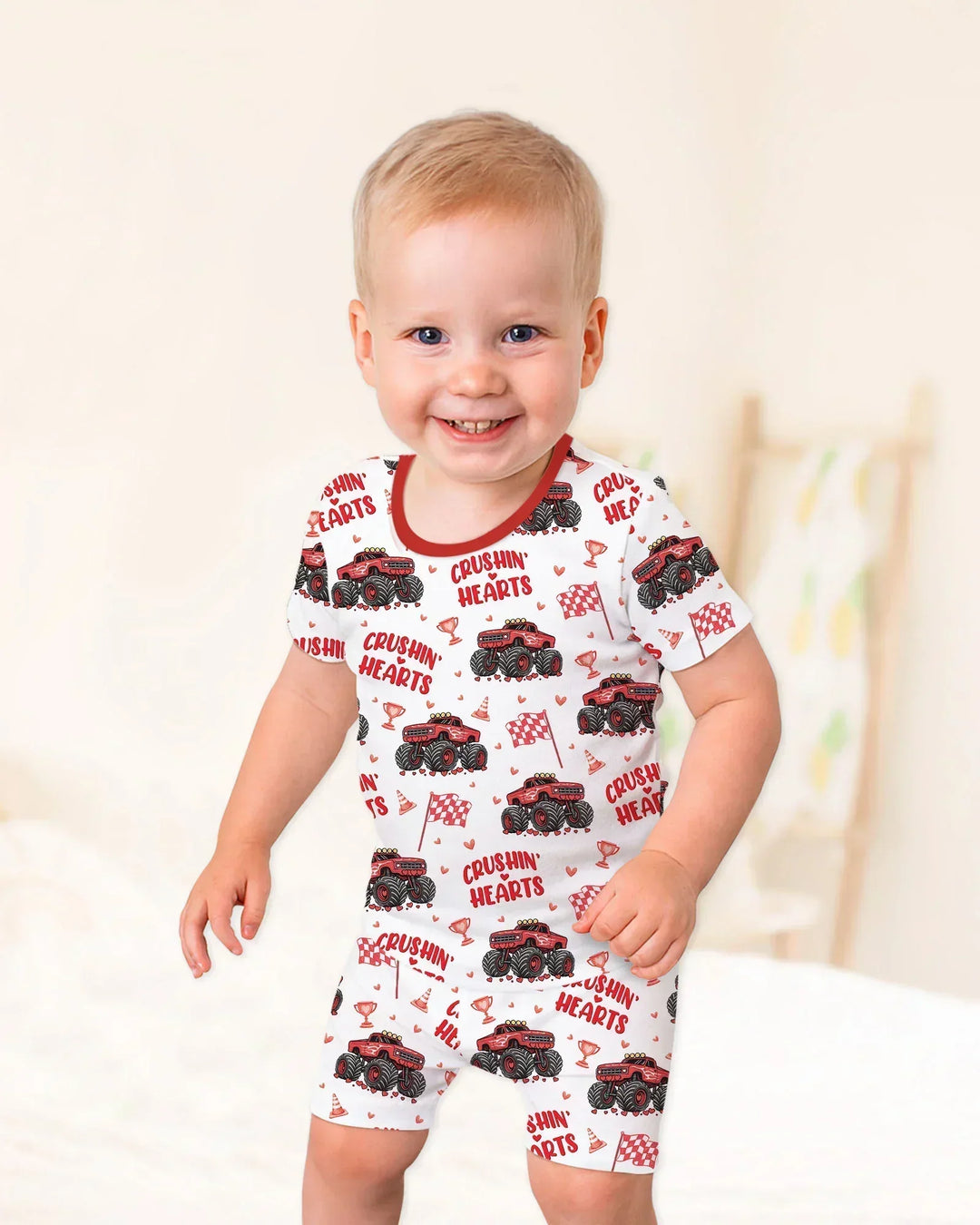 Template Zweiteiliges Pyjama-Set mit kurzen Ärmeln und Shorts