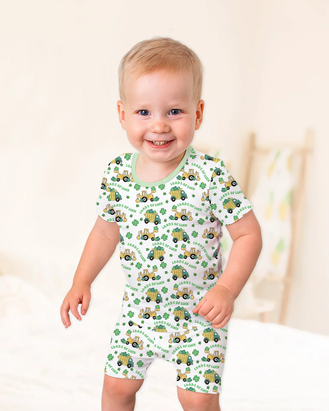 Template Zweiteiliges Pyjama-Set mit kurzen Ärmeln und Shorts