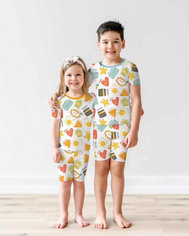 Template Zweiteiliges Pyjama-Set mit kurzen Ärmeln und Shorts