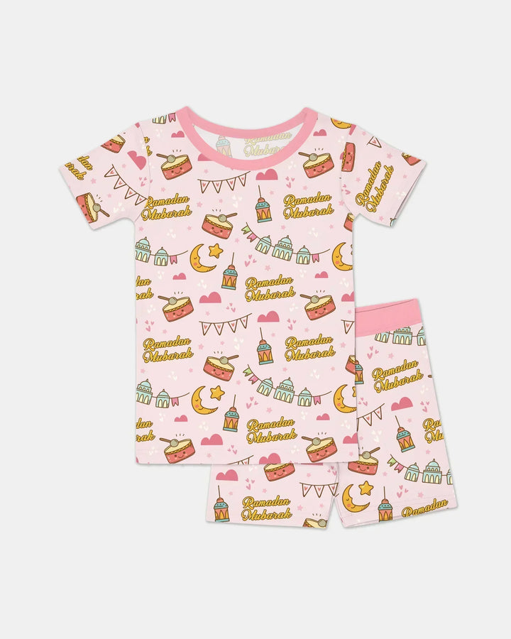 Template Zweiteiliges Pyjama-Set mit kurzen Ärmeln und Shorts