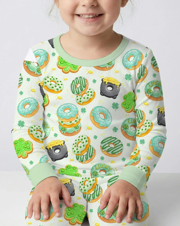 Zweiteiliges Langarm-Pyjama-Set mit Sommerfrüchten