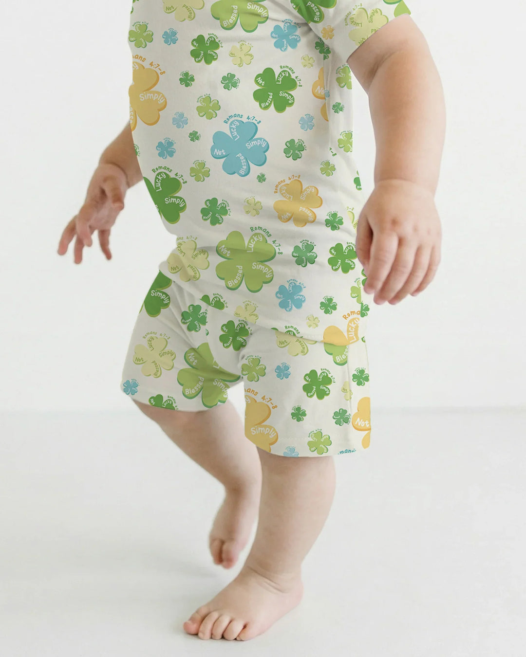 Template Zweiteiliges Pyjama-Set mit kurzen Ärmeln und Shorts