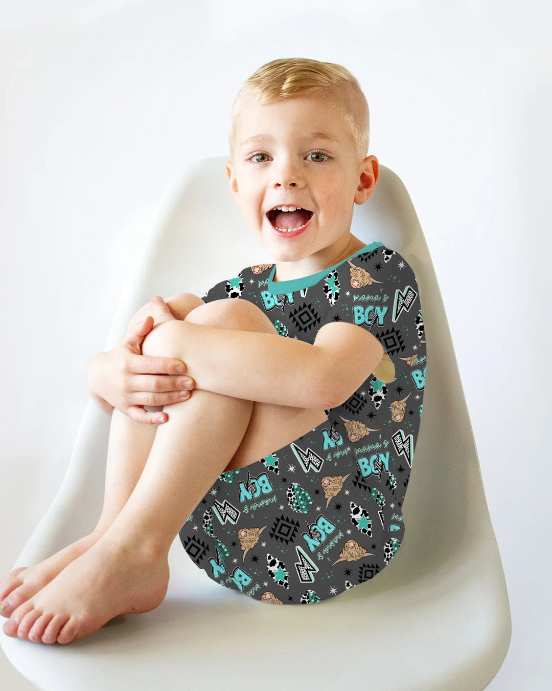 Template Zweiteiliges Pyjama-Set mit kurzen Ärmeln und Shorts