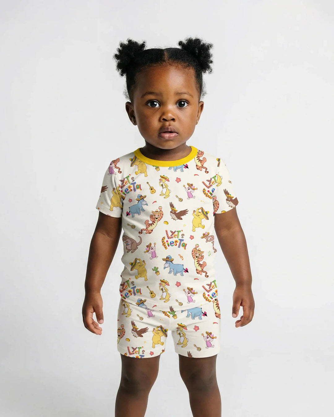 Template Zweiteiliges Pyjama-Set mit kurzen Ärmeln und Shorts