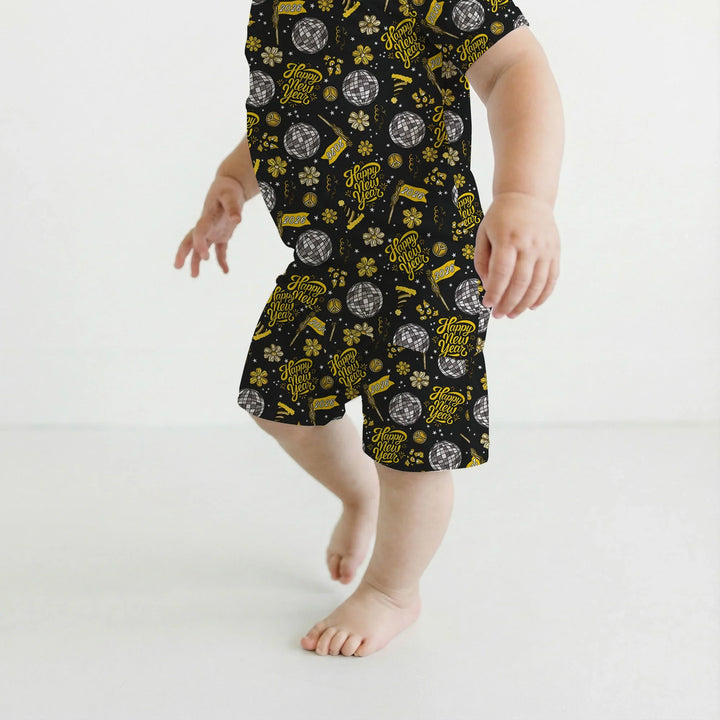 Template Zweiteiliges Pyjama-Set mit kurzen Ärmeln und Shorts