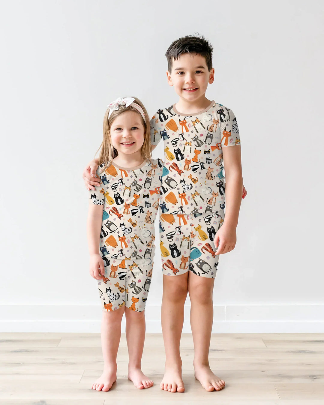 Template Zweiteiliges Pyjama-Set mit kurzen Ärmeln und Shorts