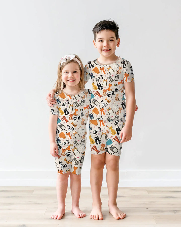 Template Zweiteiliges Pyjama-Set mit kurzen Ärmeln und Shorts