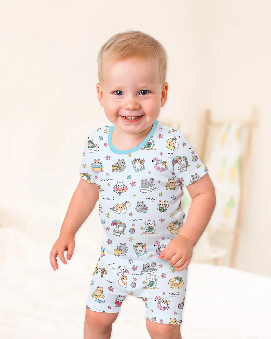 Template Zweiteiliges Pyjama-Set mit kurzen Ärmeln und Shorts