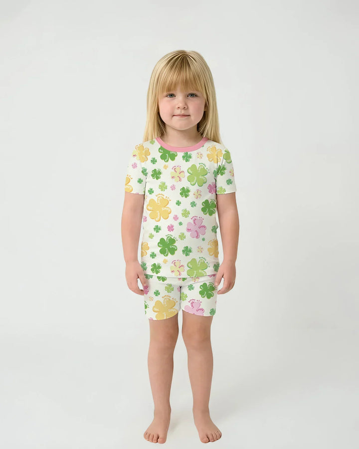 Template Zweiteiliges Pyjama-Set mit kurzen Ärmeln und Shorts