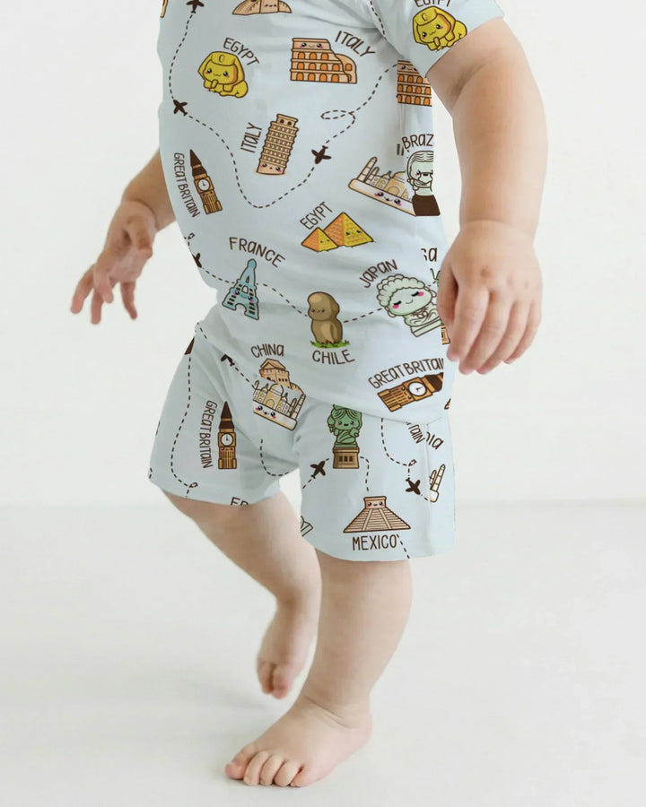 Template Zweiteiliges Pyjama-Set mit kurzen Ärmeln und Shorts