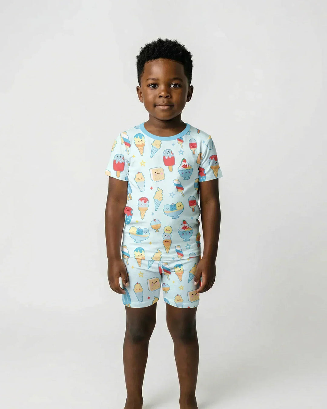 Template Zweiteiliges Pyjama-Set mit kurzen Ärmeln und Shorts